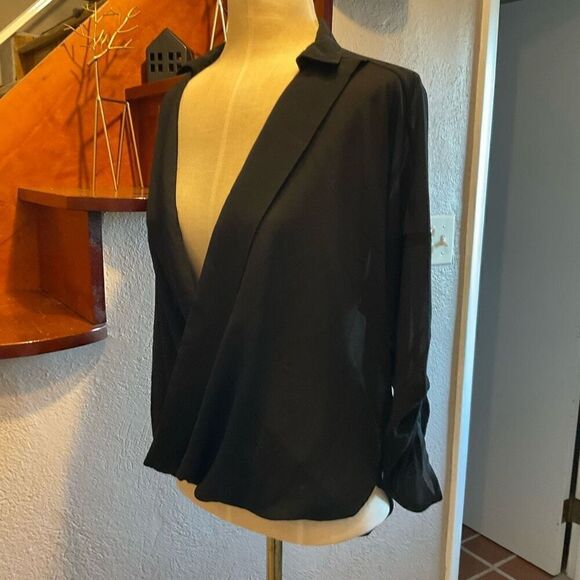 About A Girl Womens Collared Plunging Neck Roll Tab Sleeve Blouse Black Small - Picture 5 of 8